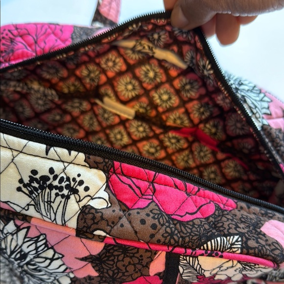Like new Vera Bradley Floral Fabric Shoulder Bag Lightweight & Washable! - Picture 15 of 17